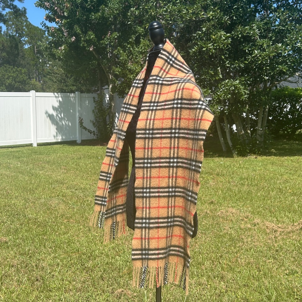 Burberrys Beige and Red Checkered Scarf - Picture 5 of 14